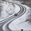 Wintereinbruch: Mann verliert Kontrolle übers Auto und stirbt bei Unfall