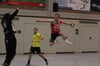 Im Höhenflug: MTG-Kreisläufer Sebastian Staudacher und die Wangener Handballspieler.