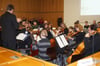  Das junge Kammerorchester überraschte im großen Sitzungssaal die Teilnehmer einer Sitzung des Beirats für behinderte Menschen mit einem kleinen Konzert.