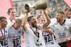 Pokalparty im Hagelschauer: Die Spieler des SSV Ulm gewannen erneut den WfV-Pokal.