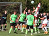 
 Der VfL Mühlheim musste sich dem SV Nehren 0:4 geschlagen geben. Hier vergibt Max Drössel eine Kopfballchance. Weitere Bilder unter www.schwaebische.de.

