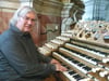  Thierry Smets findet den Spieltisch der Gabler-Orgel mit echten Elfenbeintasten so wunderschön, dass er ihn unbedingt auch auf dem Foto haben wollte.