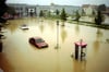  Das Pfingsthochwasser 1999 sorgte im Hinteren Ebnet für überschwemmte Parkplätze und vollgelaufene Tiefgaragen.