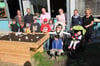  Das neue Hochbeet an der Lassbergschule ist so gebaut, dass auch Kinder im Rollstuhl darin arbeiten können.