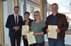  Bürgermeister Patrick Bauser (von links) ehrt die treuen Blutspender Angela Steger, Anna-Katharina Lachenmaier und Wolfgang Bley.