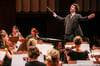  Mit dem Sommerkonzert in der Stadthalle hat sich das Aalener Sinfonieorchester von seinem Dirigenten Peter Goller verabschiedet.
