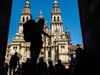  Angekommen: Pilger vor der Kathedrale von Santiago de Compostela. Für viele stellt sich die Frage, wie es nun weitergeht.