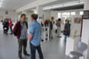 Dozenten, Teilnehmer und Interessierte kamen am Donnerstagnachmittag zur Eröffnung der Werkschau in der Aldinger Galerie im Altbau.