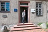  Die Tür bleibt offen, aber bald nur noch auf Anfrage: Leiter Michael Hütt vor dem Heimat- und Uhrenmuseum