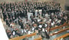  200 Musiker singen und spielen bei „Our Father In Heaven“