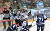  Die Rosenheimer Spieler jubeln über ihren Erfolg in Lindau, die Islanders (vorne, von links: David Zabolotny, Martin Wenter, Dominik Ochmann) sind bedient.