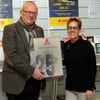  Andrea Lurz wurde von Frank Eisele für 25 Jahre als Leiterin der Lotto-Toto-Annahmestelle geehrt.