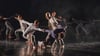 James Wilton erarbeitet mit jugendlichen Tänzerinnen aus Lindau und Vorarlberg eine neue Version seines erfolgreichen Werks.