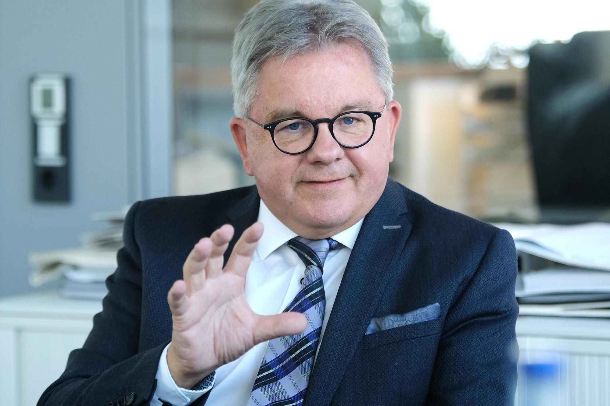 Justizminister Wolf fordert mehr Härte im Umgang mit Ungarn