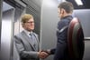 
Der Beamte einer Regierungsbehörde (Robert Redford, links) und begrüßt Captain America (Chris Evans).
