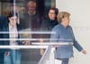 Auf dem Weg in die nächste Verhandlungsrunde: Kanzlerin Angela Merkel (CDU) vor Grünen-Fraktionschefin Katrin Göring-Eckardt, FDP-Chef Christian Lindner, CSU-Chef Horst Seehofer und – ganz am Schluss – Grünen-Chef Cem Özdemir. Die Frau links neb