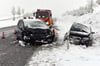 Schnee sorgt für massive Verkehrsbehinderungen