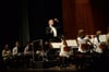 Alain Wozniak dirigiert „sein“ Orchester durch anspruchsvolle und kreative Werke.