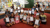 Die Klasse 3a der Döchtbühlschule zeigt die Texte über ihre jeweiligen Lieblingsbücher.