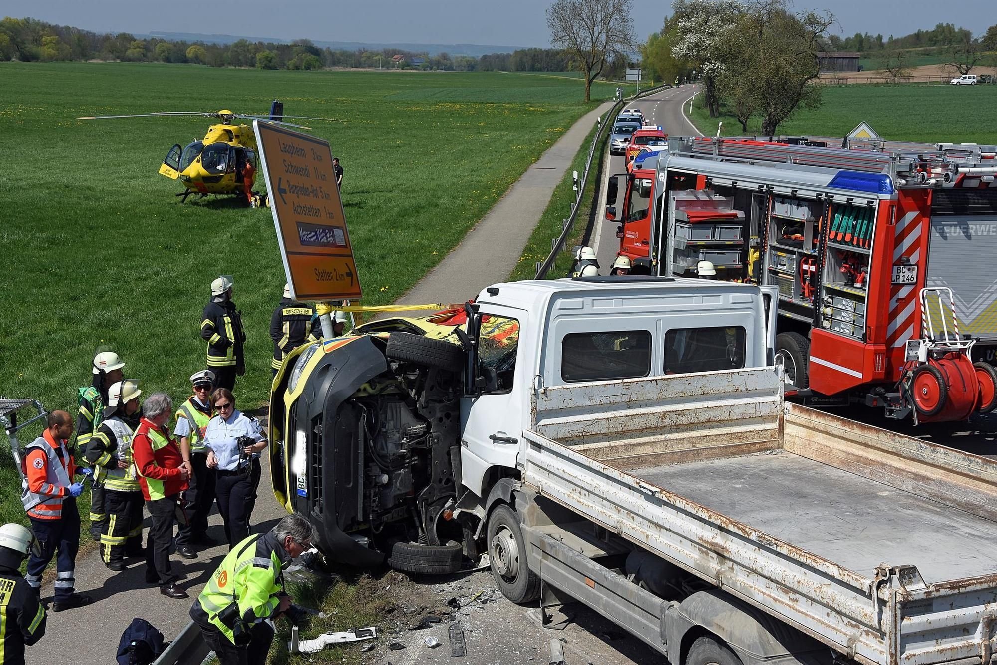 Laster Kracht In Rettungswagen – Drei Verletzte