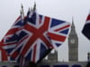 Britische Flaggen vor dem Big Ben am Palace of Westminster, in dem das britische Parlament tagt. Die Briten wählen heute ein neues Parlament. Foto: Matt Dunham