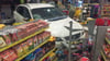 Autofahrer rast in Tankstellen-Shop
