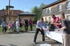 
Ulrich Körner, Präsident des Rotary-Clubs Pfullendorf-Meßkirch, sticht das Bierfass an. Hilfe bekommt er von den Rotary-Mitgliedern Siegfried Butz und Günther Biggel sowie Pflegeheim-Mitarbeiterin Stephanie Hemprich (von links).
