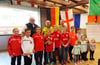 
Die E-Jugendspieler freuen sich auf das Mini-WM-Turnier bei den Wangener Welten, das Ewald Schmid (hinten Mitte) gemeinsam mit der Stadt Wangen, vertreten durch Hermann Spang (hinten rechts), organisiert. 

