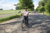
Viele Fahrradfahrer, darunter Alexander Christl, nutzen die „alte B 30“, um nach Bad Waldsee zu fahren. 
