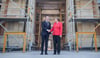 Kanzlerin Angela Merkel (CDU) begrüßt den französischen Präsidenten Emmanuel Macron im Humboldt Forum im Berliner Schloss.