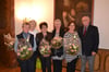
Bekamen von Siegfried Genal für ihre (Mit-) Arbeit in der Heimatstube Blumen überreicht : Anneliese Maier, Cilly Huber, Elfriede Lakus, Erika Sigrüner und Monika Dobler.
