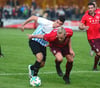 
Auch wenn der TSV Berg nach dem Platzverweis gegen Andreas Frick (rechts) in Unterzahl spielte, war der Sieg gegen den SV Oberzell (links Jason Müller) nicht in Gefahr.
