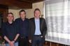 
Ralf Mendler, verantwortlich für die Werkentwicklung, der Leutkircher Betriebsleiter Diethard Singer und Pfleiderer-Vorstandsmitglied Dirk Hardow (von links) erläuterten die nächsten Investitionen.
