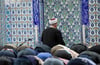 Betende Muslime: Der türkisch-islamische Verband Ditib bemüht sich seit Jahren um eine neue Moschee in Karlsruhe. 