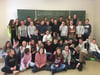 Gymnasiasten der Oberstufe des Studienkollegs St. Johann Blönried sind mit den jüngeren Schülern zum Kloster Bonlanden gefahren, wo sie eine Woche mit ihnen lernten.