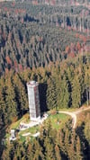 Der Aussichtsturm auf dem Schwarzen Grat ist 28,5 Meter hoch und ist als Ziel beliebt.