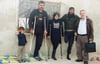 
Diese Flüchtlingsfamilie hat Adnan Wahhoud (rechts) in einem der Flüchtlingslager bei Idlib getroffen: Ihr Haus in Ost-Ghouta wurde von Bomben zerstört – Vater, Tochter und deren Ehemann verloren dabei jeder ein Bein. Nur der Sohn der Tochter blieb