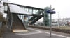 Verrostete Treppe am Bahnhof des Flughafens Friedrichshafen.