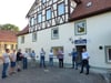 
Bei einem Ortstermin hat sich der Gemeinderat Adelmannsfelden ein Bild von den Umbaumaßnahmen im ehemaligen Gasthof Adler gemacht.
