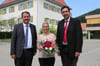  Bürgermeister Klaus Schellenberg (links) und Schulrat Stephan Wohlgemuth freuen sich mit Stefanie Müller anlässlich ihrer offiziellen Einführung ins Amt der Schulleiterin der Konzenbergschule.
