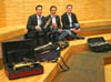 Gleich acht Trompeten haben sie fürs Konzert mitgebracht: Florian Keller und Daniel Bucher, rechts Organist Patrick Brugger.