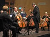 Am Anfang des Orchesterkonzerts der „Hagnauer Klassik“ steht ein Cellokonzert mit dem Solisten Titus Maack.