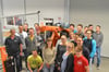 
Die Gruppe A (Foto) und die Gruppe B bei ihrem Schnupperpraktikum im Technologiezentrum von SHL in Böttingen.
