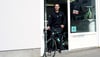 
Silvester Arnold repariert und verkauft Fahrräder in der Isnyer Innenstadt.
