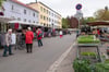 
Umgezogen auf den Schlossplatz: der Mai-Markt in Aulendorf.
