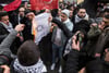Bei pro-palästinensischen Demonstrationen in Berlin wurden mehrfach Fahnen mit dem Davidstern angezündet. Das stößt bei Bundespolitikern auf scharfe Kritik.