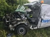 Autofahrer nach Unfall auf B28 lebensgefährlich verletzt