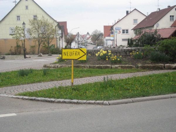Reutlingen: Ein mysteriöses Straßenschild warnt vor Smartphone-Zombies