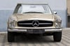 
Der Mercedes 280 SL, der wegen seines gewölbten Hardtops auch Pagode genannt wird, wurde in dieser Motorisierung von 1968 bis 1971 gebaut. 
