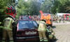 Rund 130 Zuschauer verfolgten die Jahreshauptübung der Freiwilligen Feuerwehr Wilhelmsdorf. Es mussten ein Containerbrand gelöscht und Menschen aus einem verunglückten Auto gerettet werden.